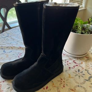 UGG ZIP LINED ZIP UP BOOT